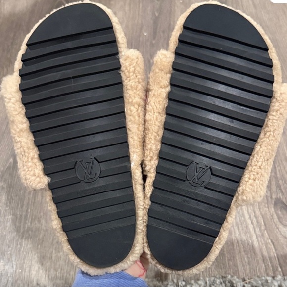 Authentic Louis Vuitton Beige and Pink Shearling Slippers - Picture 5 of 6